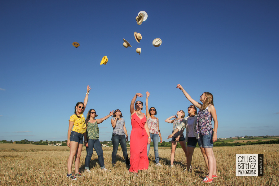 activite photo evjf lancer chapeau paille champetre campagne campagnard cow boy girl jean rouillac cognac jarnac verteuil roumazieres chasseneuil confolens nieuil chabanais chazelle