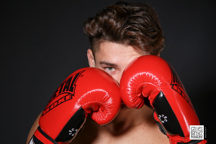 shooting studio photo boxeur gant boxe adidas elion rinkage metal rd boxing tremblay booster century fairtex kwon ndc twins isba rd savate club angouleme charente 16