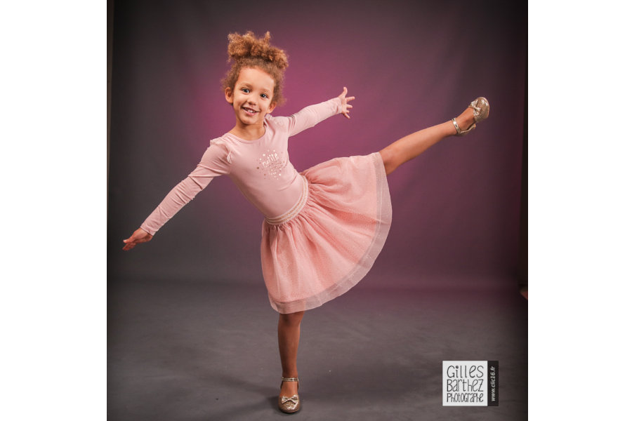 shooting photo jeune danseuse classique tutu rose ballet entrechat pointe justaucorps angouleme charente cognac royan rochefort