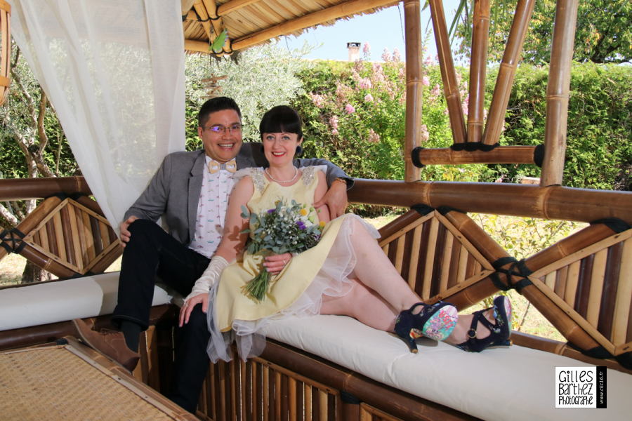 mariage couple mariés gazebo bois bambou lotus pergola Crown Pavilions gloriette exotique tonnelle ruffec mansle moderne contemporaine vintage fifties betty boop lolipop charente