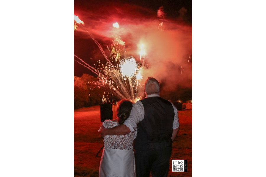 feu artifice rouge bleu vert jaune soirée animation mariage couple mariés champagne angouleme cognac royan charente maritime