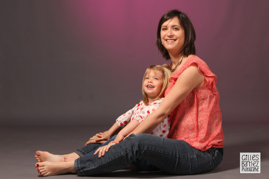 photographie de famille originale cadeau mere fille complicite tendresse grossesse