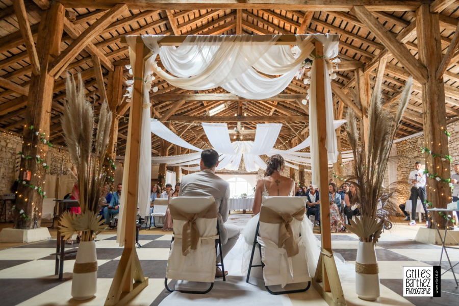 mariage cérémonie laique grange champetre voiles chateau angouleme charente officiant laïque couple mariés reportage professionnel